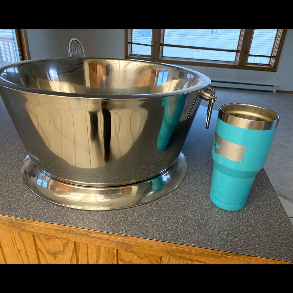 Wine \Beverage container